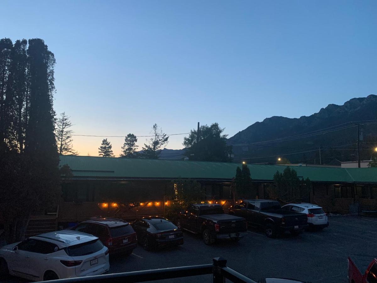 Destination Inn Radium Hot Springs Ngoại thất bức ảnh